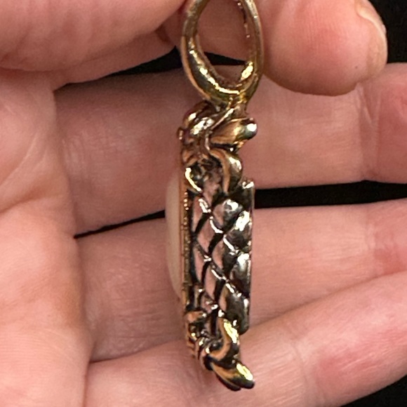 High end Costume Jewelry 2 tone Pendant Fleur de li /Mother of Pearl cabochon 2” - Picture 5 of 7